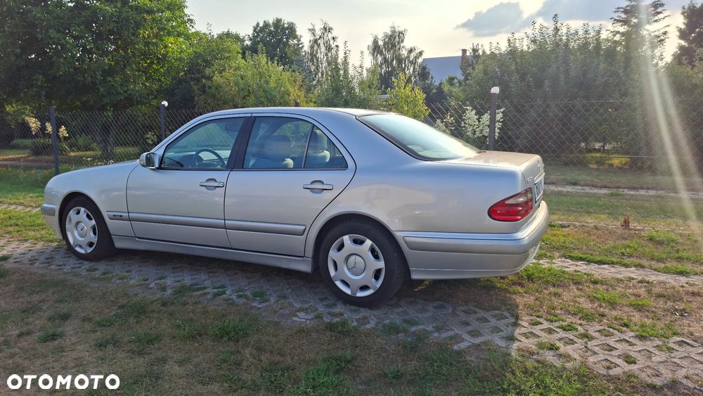 Mercedes-Benz Klasa E 220 CDI Classic - 24