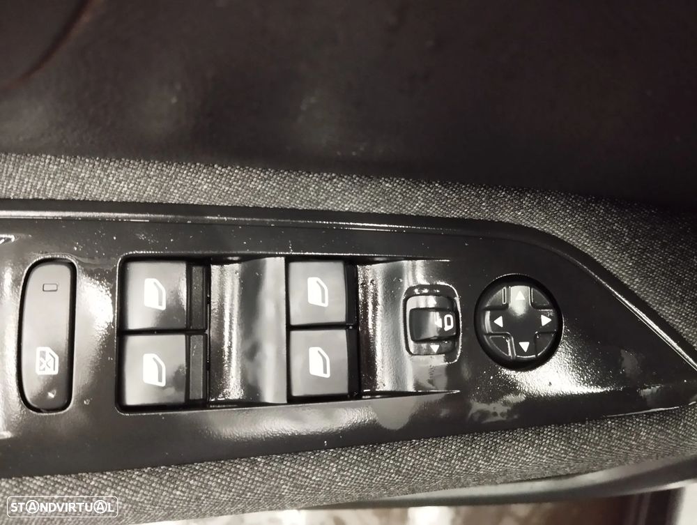 Peugeot 3008 1.5 BlueHDi Active Pack EAT8 - 17