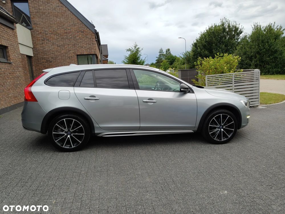 Volvo V60 Cross Country T5 AWD Momentum - 16