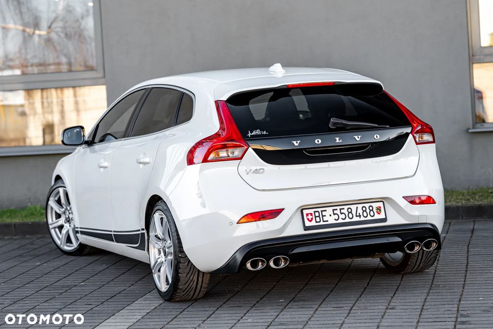 Volvo V40 T4 R Design - 12
