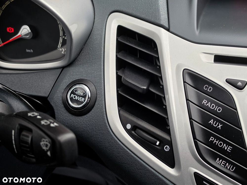 Ford Fiesta 1.4 Champions Edition - 28