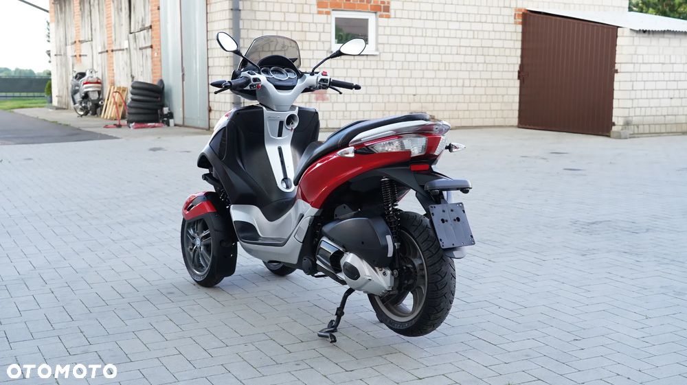 Piaggio MP-3 - 4