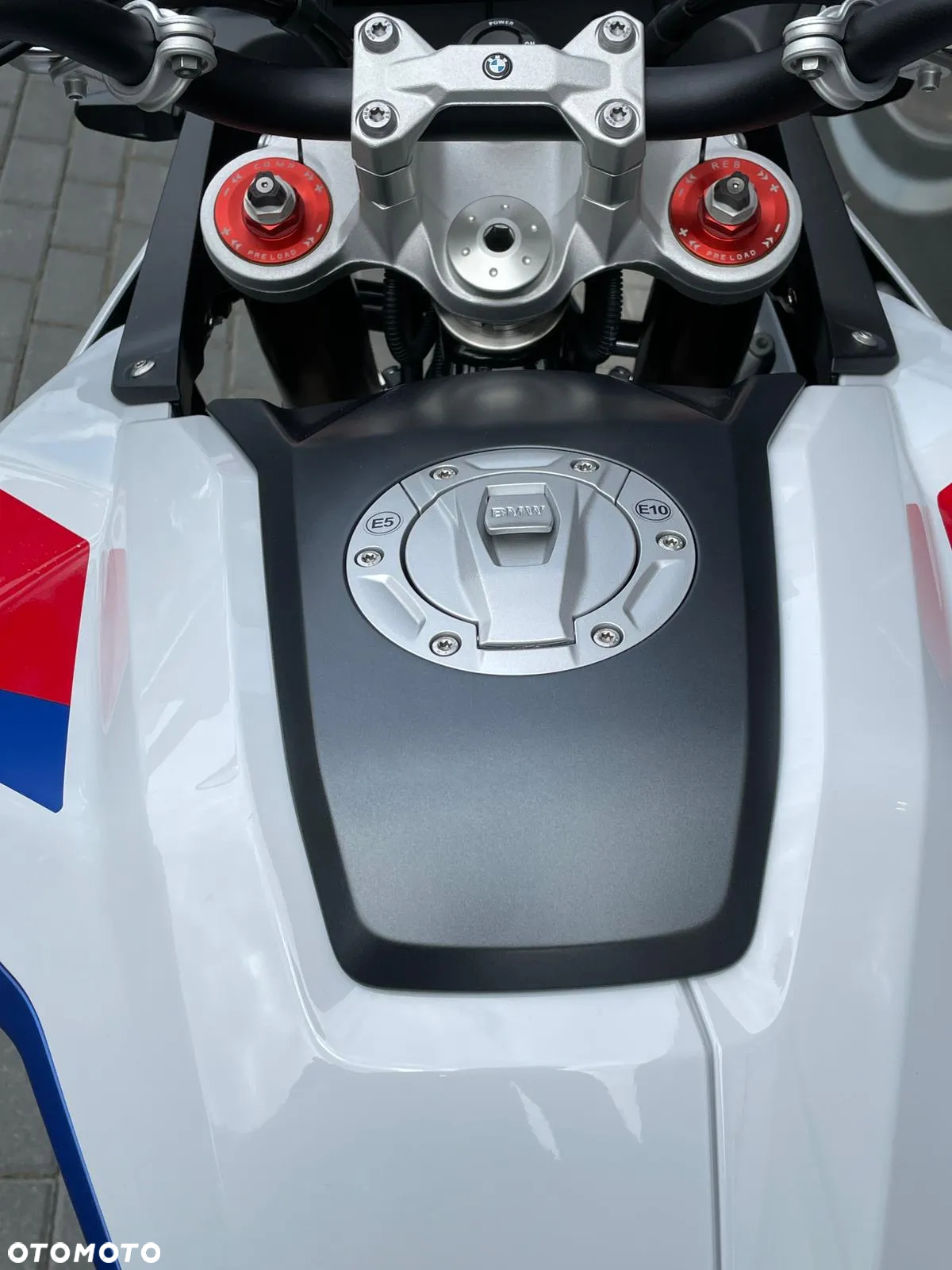 BMW F - 15
