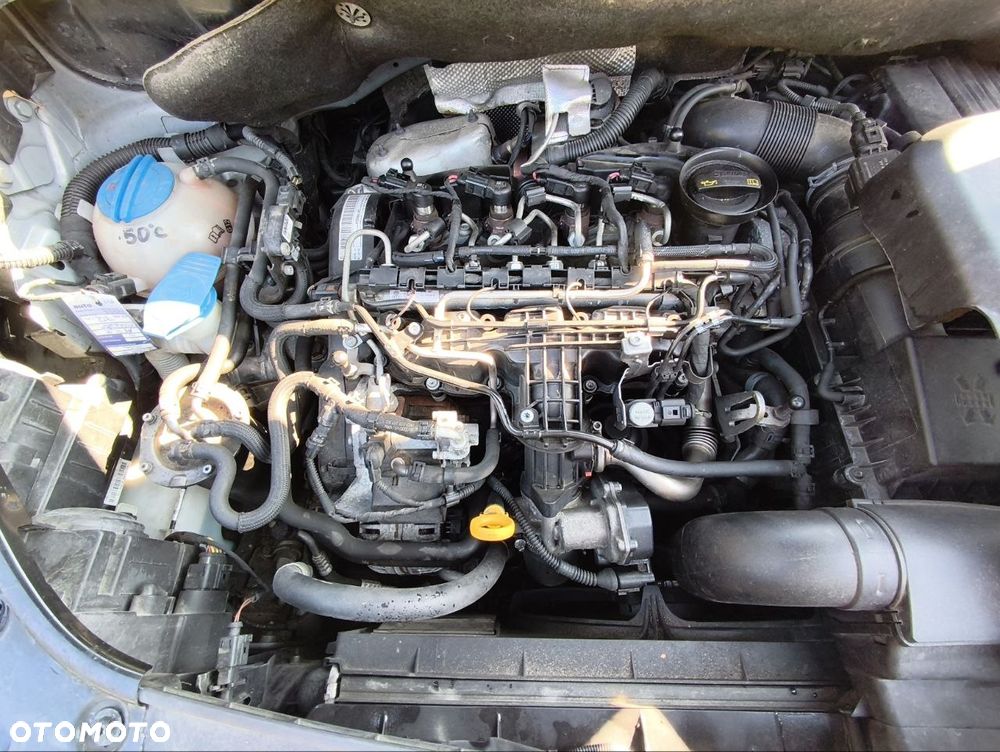 Volkswagen Touran 1.6 TDI DPF BlueMotion Technology DSG Comfortline - 4