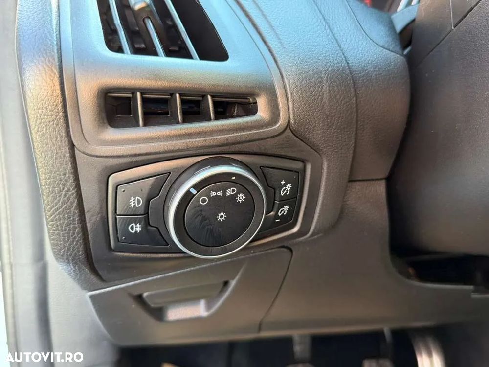 Ford Focus 1.5 EcoBoost Start-Stopp-System ST-Line - 12