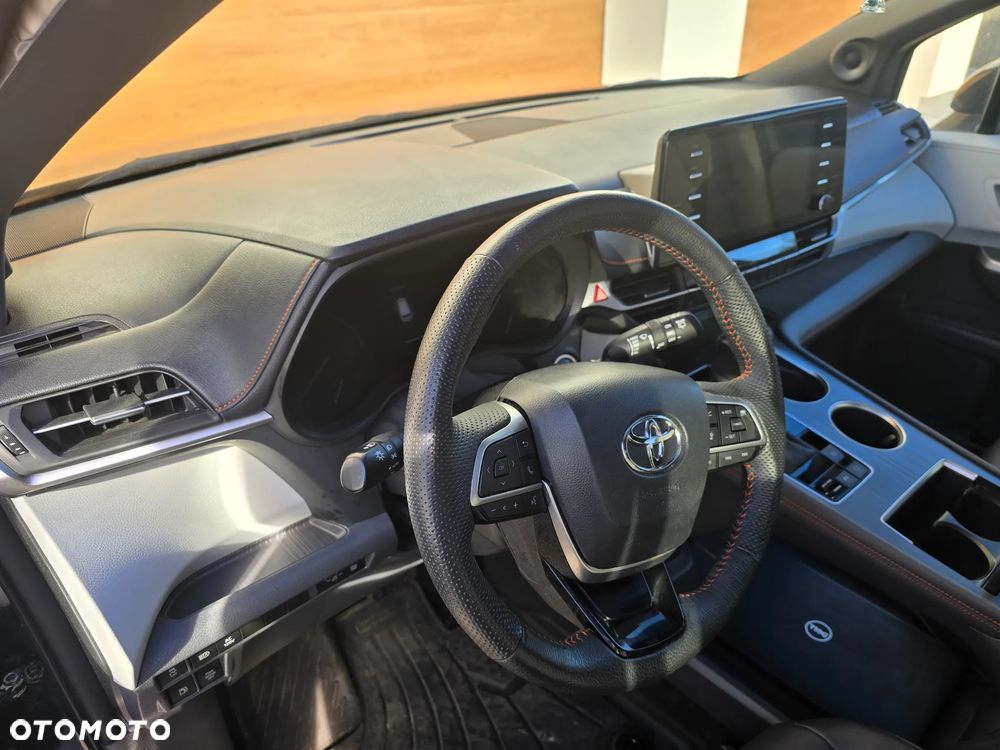 Toyota Sienna - 5