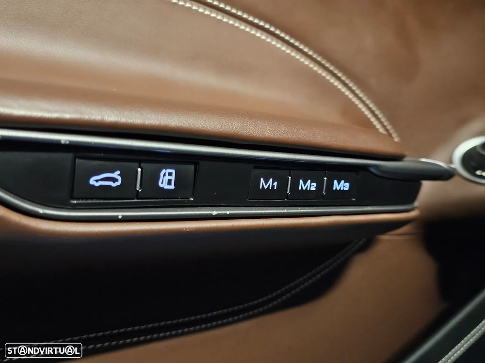 Ferrari GTC4 Lusso T - 26