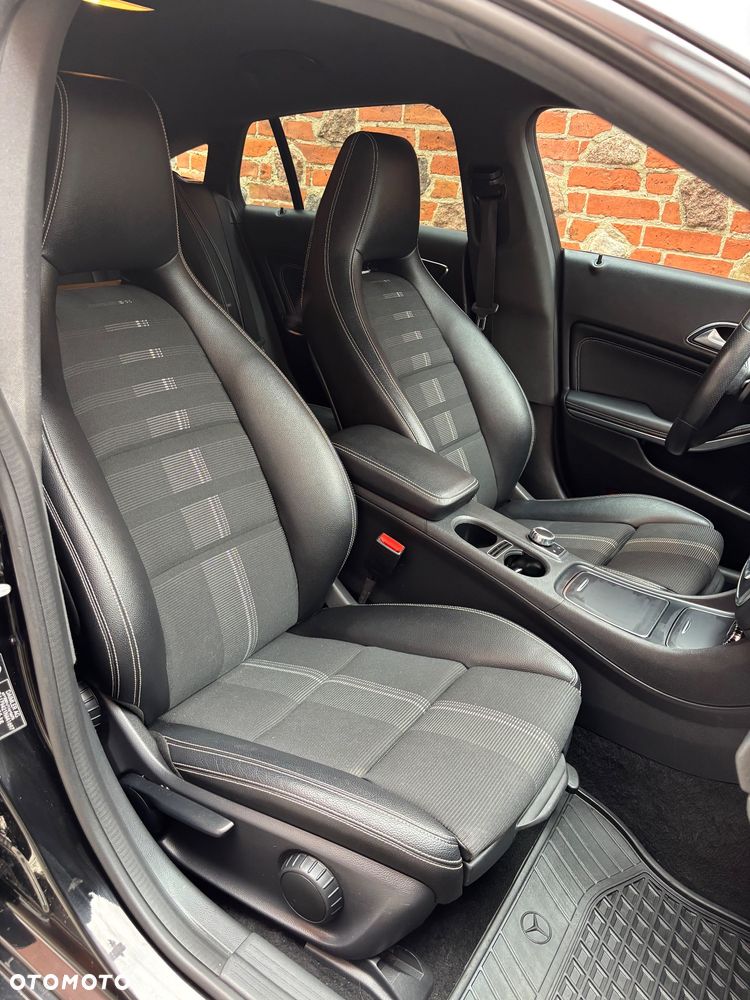 Mercedes-Benz CLA 180 7G-DCT AMG Line - 19