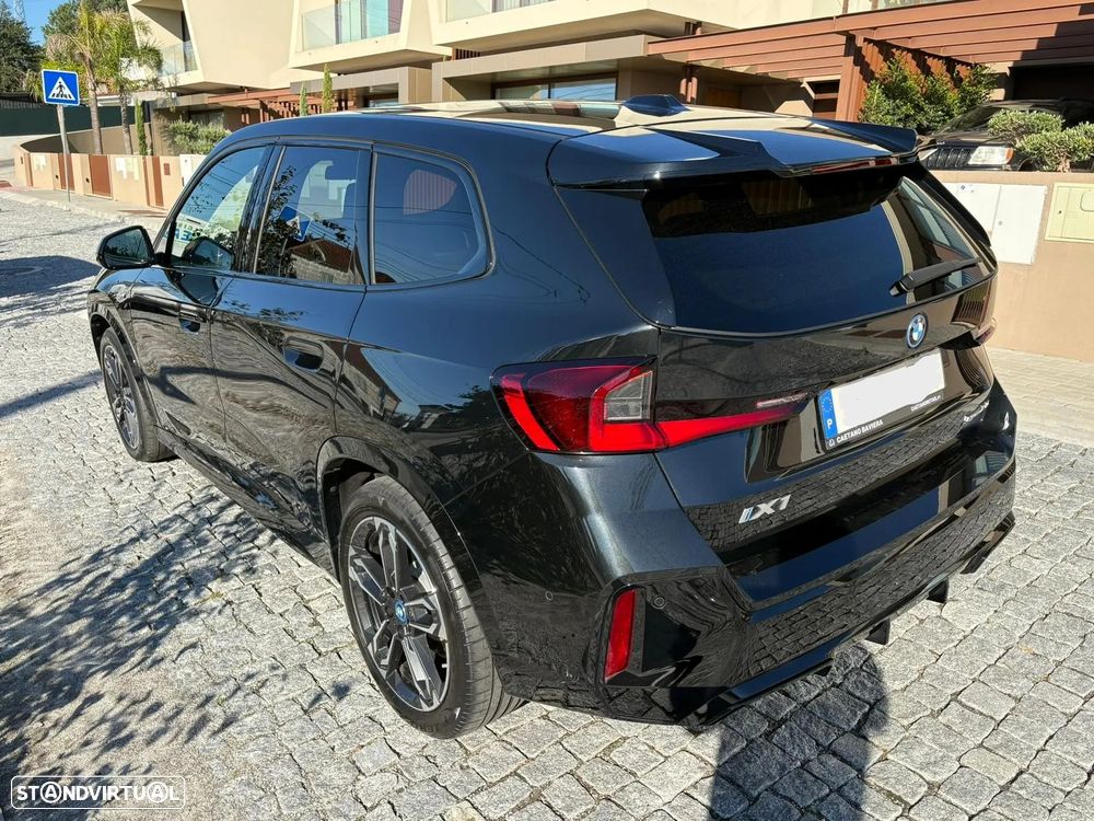 BMW iX1 eDrive20 Pack Desportivo M - 7