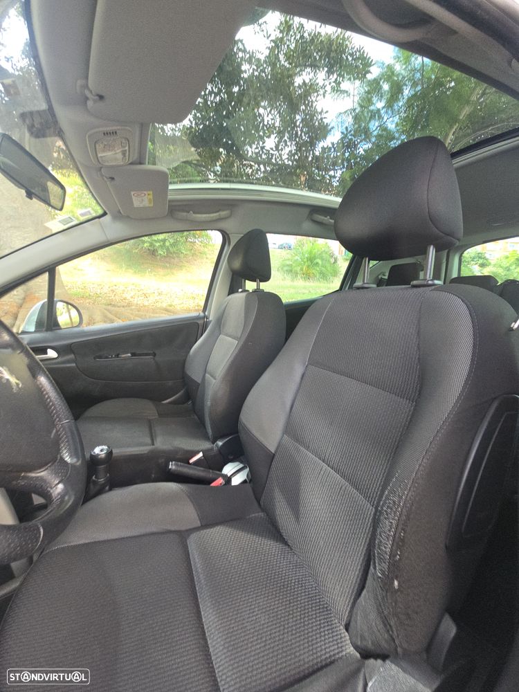 Peugeot 207 SW 1.4 Urban - 21