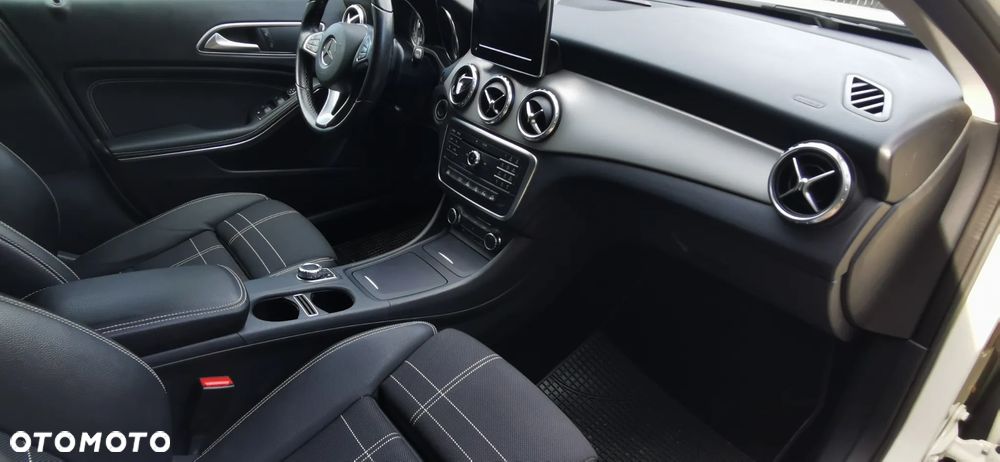 Mercedes-Benz GLA 250 4Matic 7G-DCT AMG Line - 16
