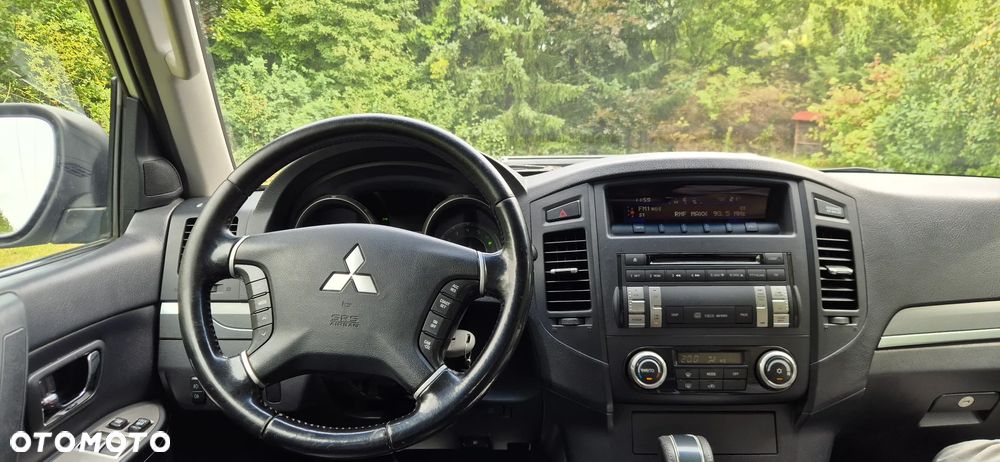Mitsubishi Pajero 3.2 DID Intense + - 17