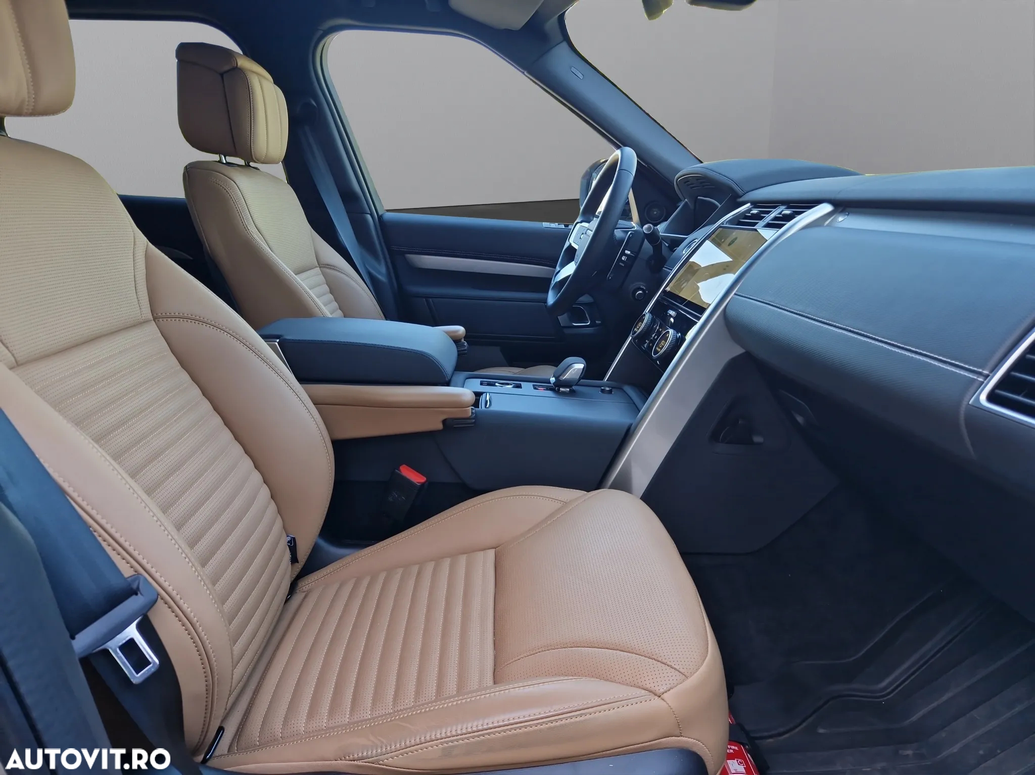 Land Rover Discovery 3.0D 300 MHEV R-Dynamic HSE - 14