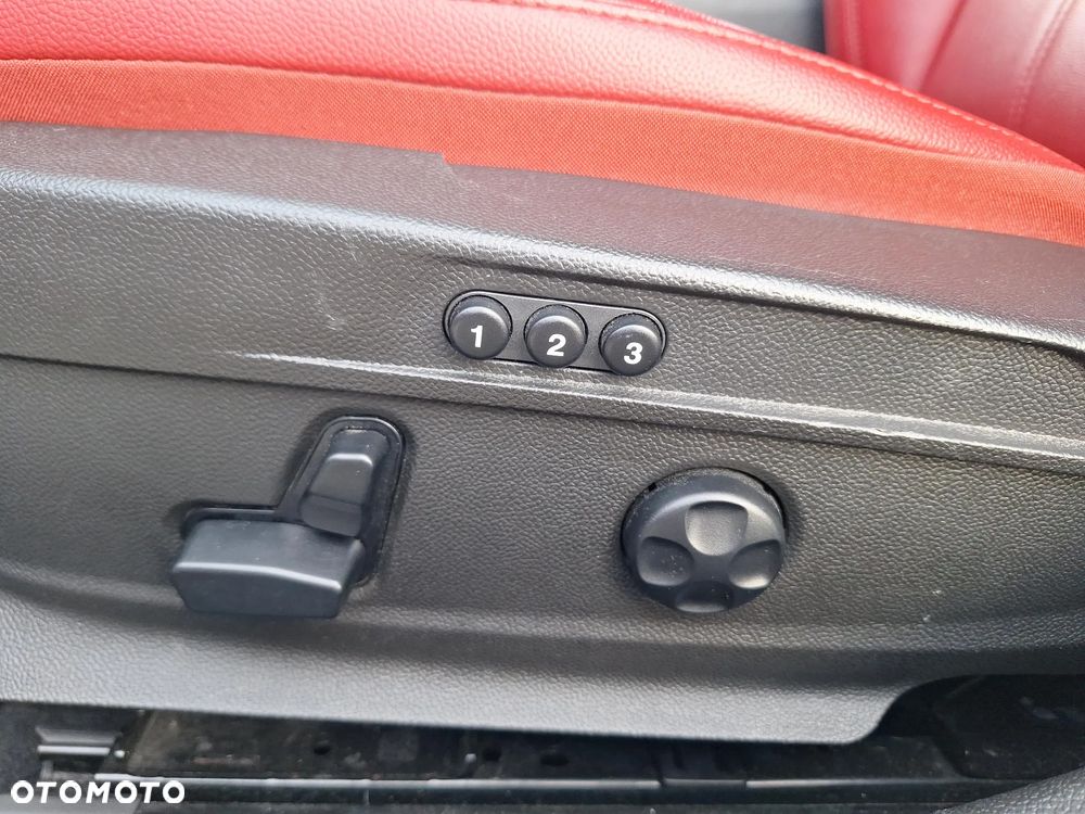 Alfa Romeo Giulia 2.0 Turbo 16V AT8-Q4 Ti - 12