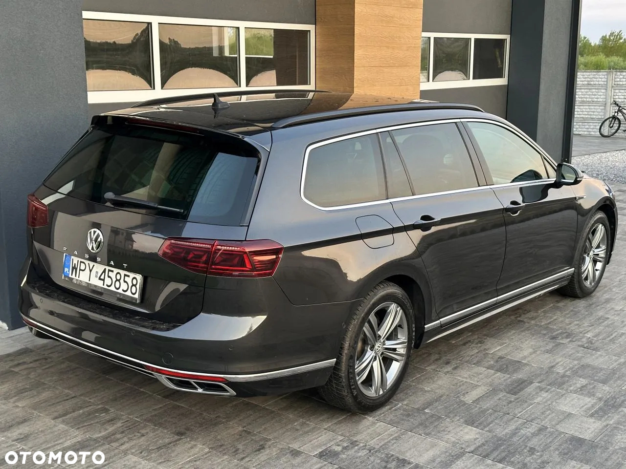 Volkswagen Passat Variant 1.6 TDI SCR DSG Business - 14