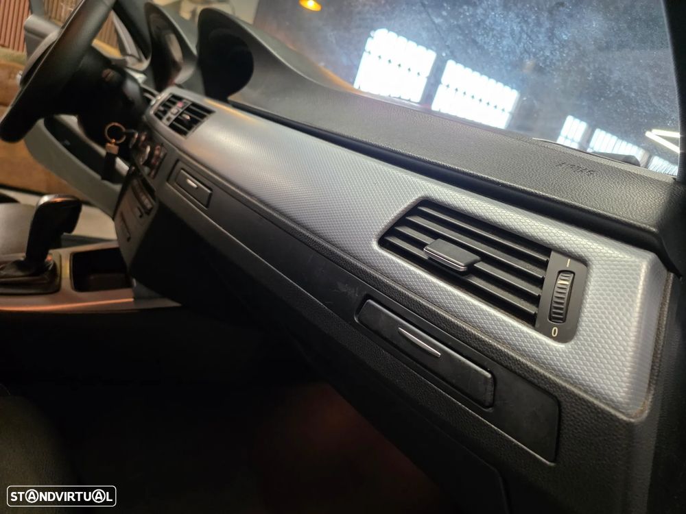 BMW 320 d Navigation Auto - 25