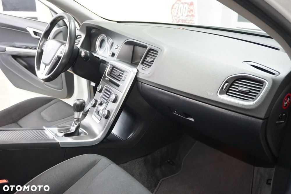 Volvo V60 D3 Momentum - 25