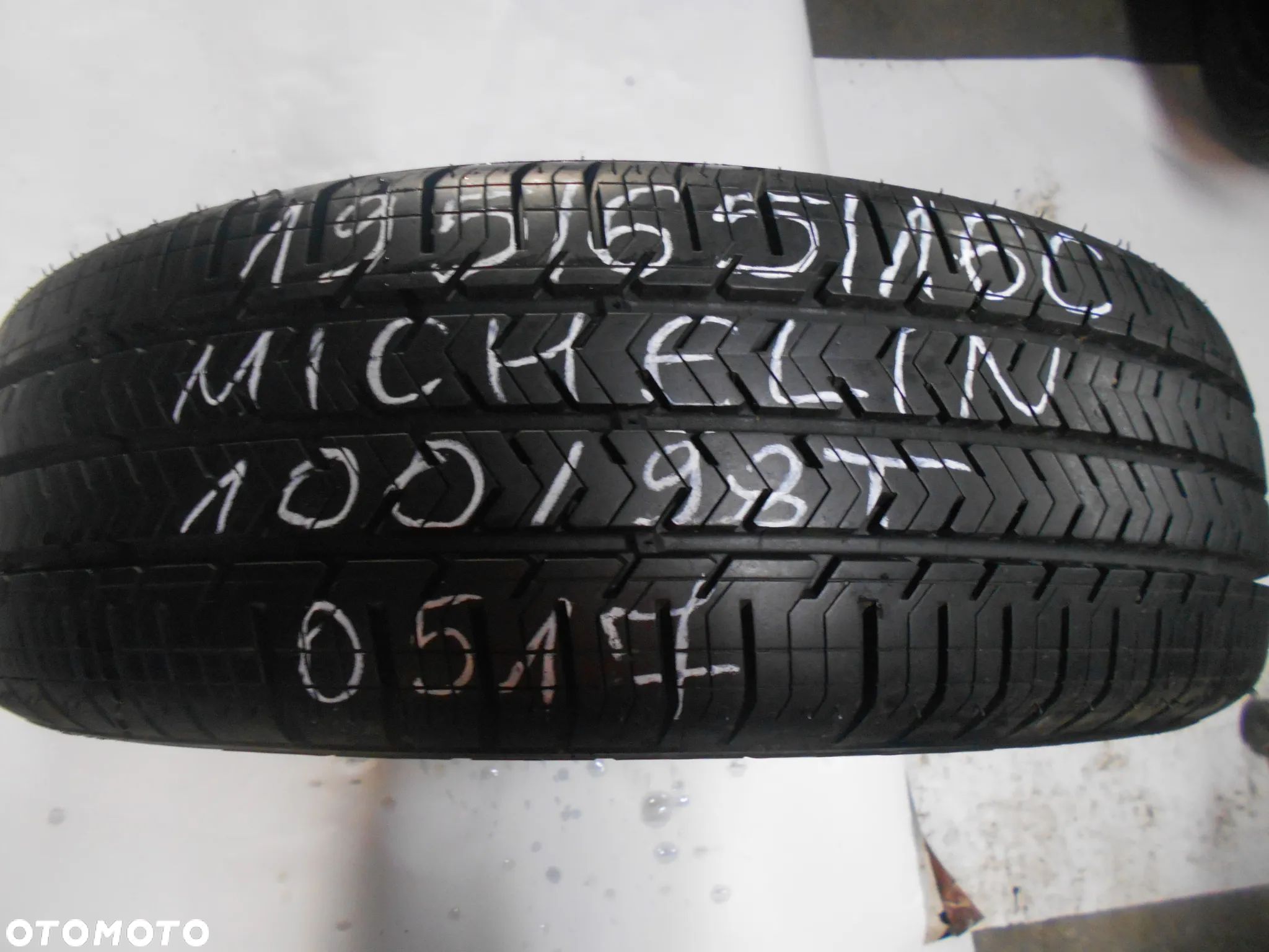 OPONA POJEDYNKA 195/65R16C MICHELIN AGILIS 51 DOT 0517 8.5MM - 1