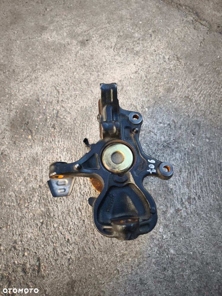 Zwrotnica piasta prawa Mercedes-Benz Sprinter w907 a9073320400 2018-2025 - 4