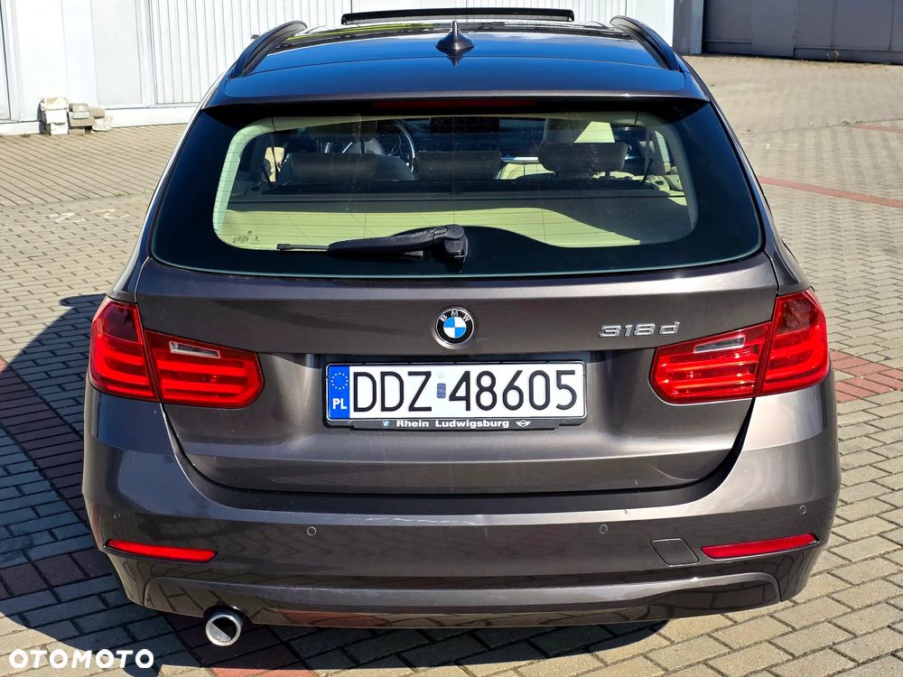 BMW Seria 3 318d DPF Touring Edition Exclusive - 21