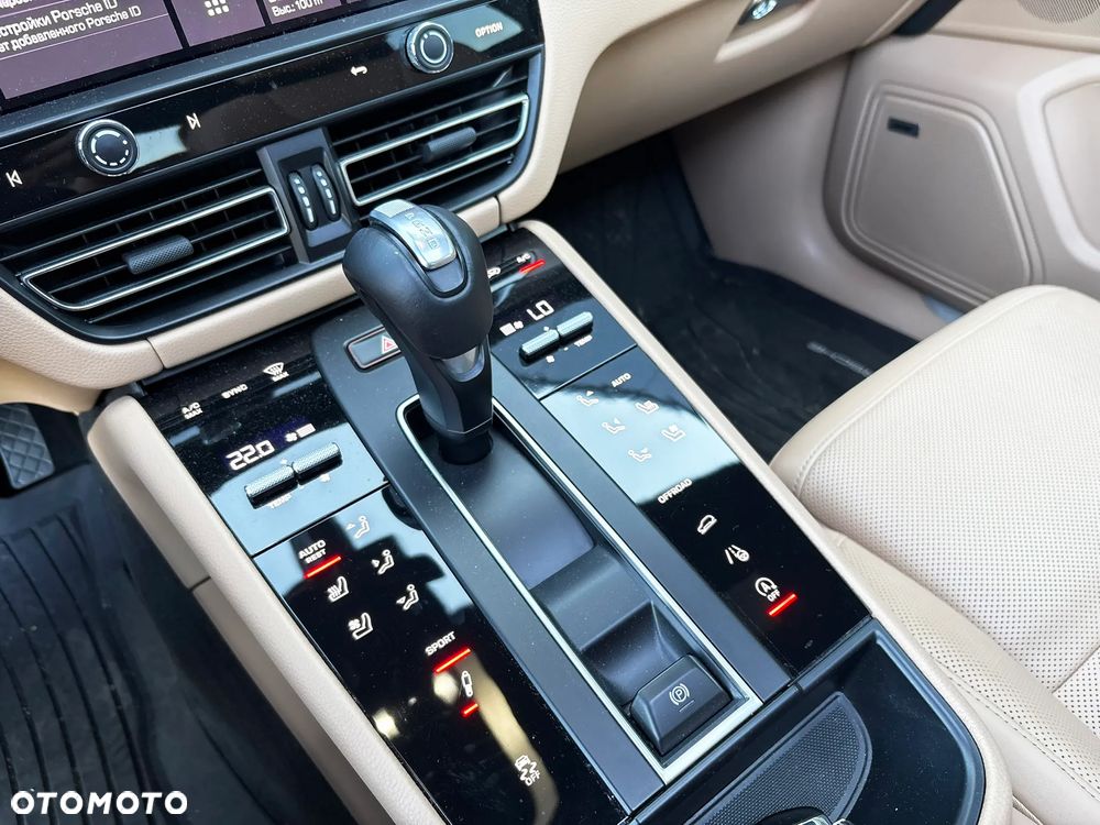 Porsche Macan - 24