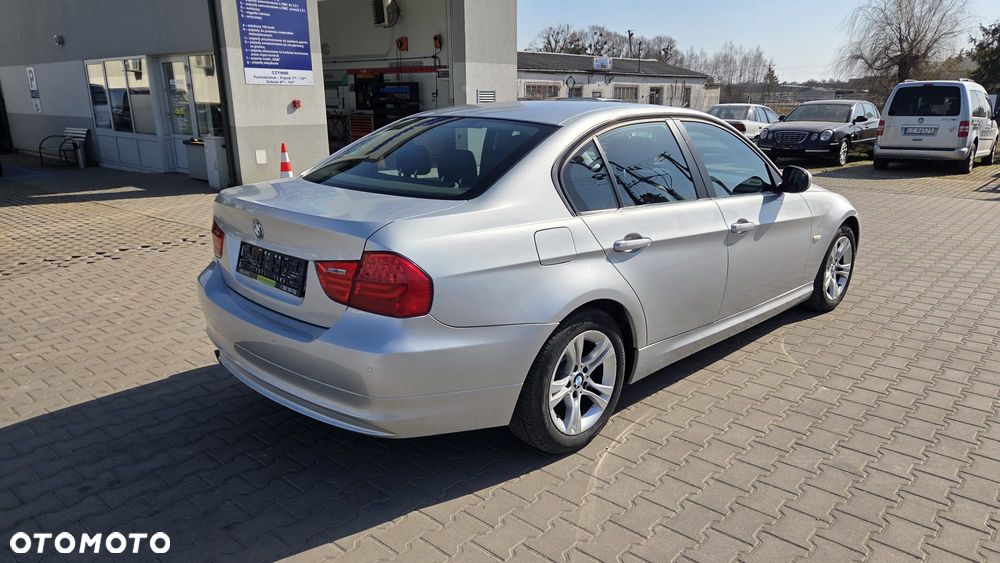 BMW Seria 3 318i Edition Exclusive - 7