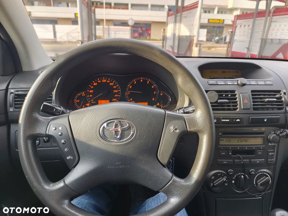 Toyota Avensis 1.6 VVT-i Luna - 16