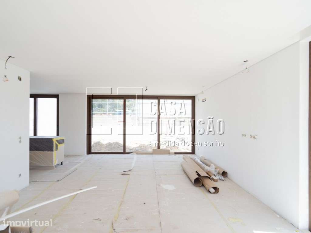 Moradia isolada de tipologia T3 na melhor zona da Aroeira, com Pisc... - Grande imagem: 4/29