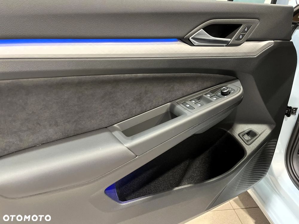 Volkswagen Golf Variant - 11