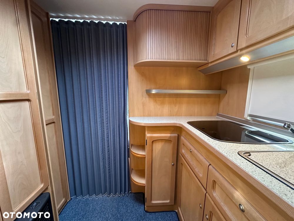 Burstner 500 VENTANA z napędem i markizą kasetową THULE. - 30