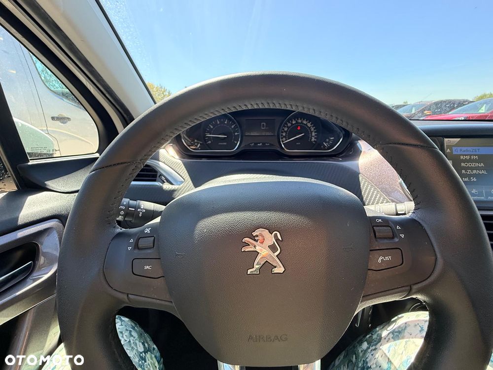 Peugeot 2008 1.2 VTi Allure - 25