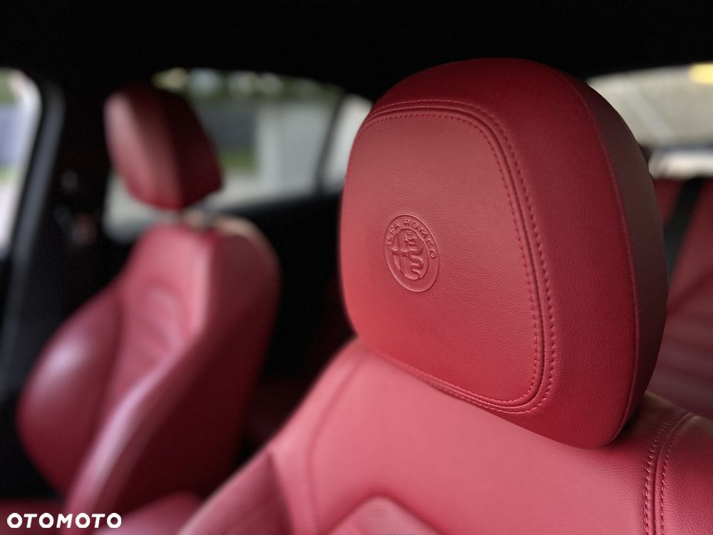 Alfa Romeo Stelvio - 19