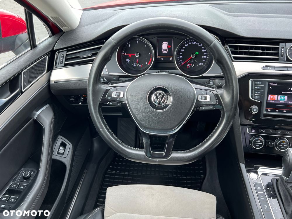 Volkswagen Passat Variant 2.0 TDI SCR DSG (BlueM Tech) Highline - 30
