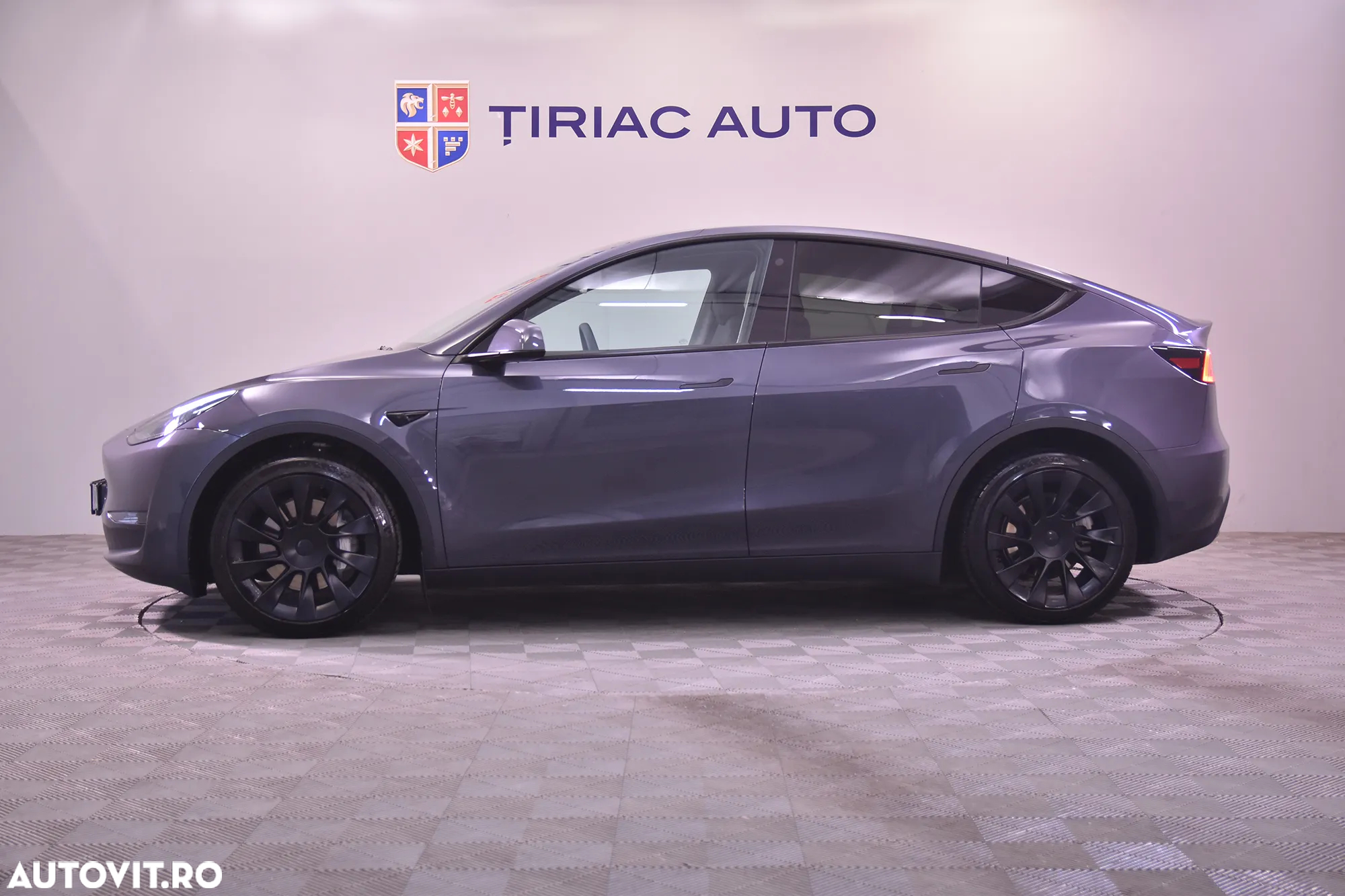 Tesla Model Y - 2