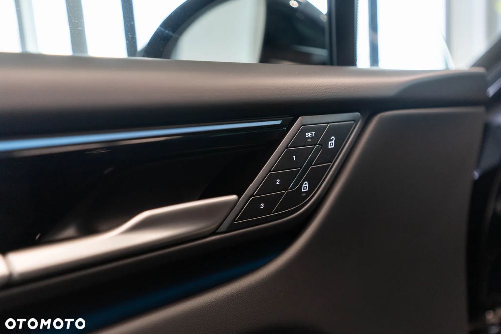 Porsche Macan - 25