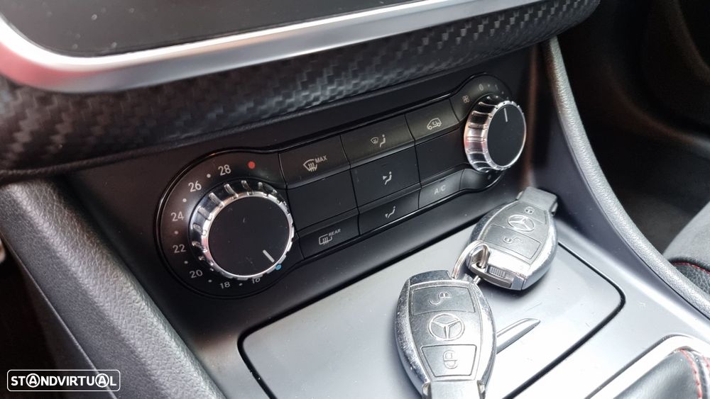 Mercedes-Benz A 180 d AMG Line - 11