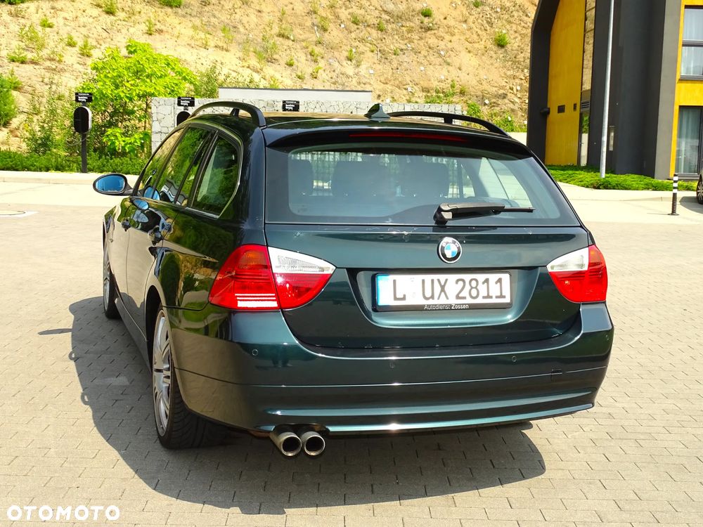 BMW Seria 3 325xi - 14