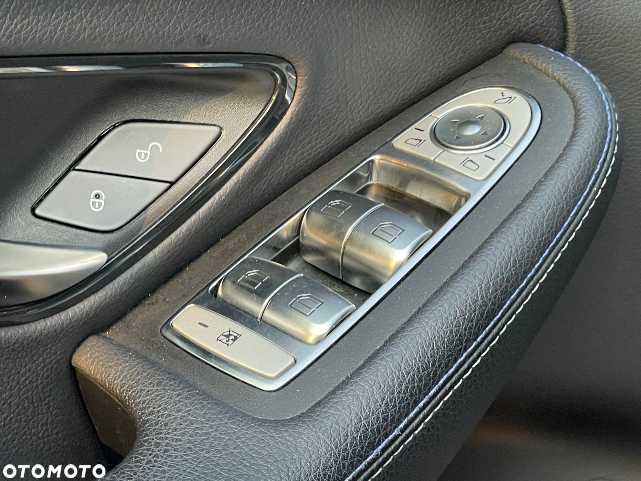 Mercedes-Benz Klasa C 220 d 4Matic T 9G-TRONIC Night Edition - 5