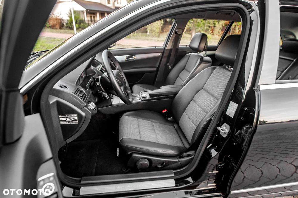 Mercedes-Benz Klasa C 200 7G-TRONIC Avantgarde Edition - 22