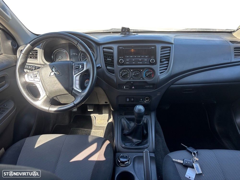 Mitsubishi L200 2.3 DI-D Space Cab Invite Strakar Look 4WD - 10
