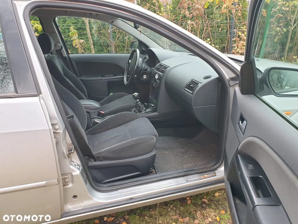 Ford Mondeo 2.0 TDDi Ghia - 3