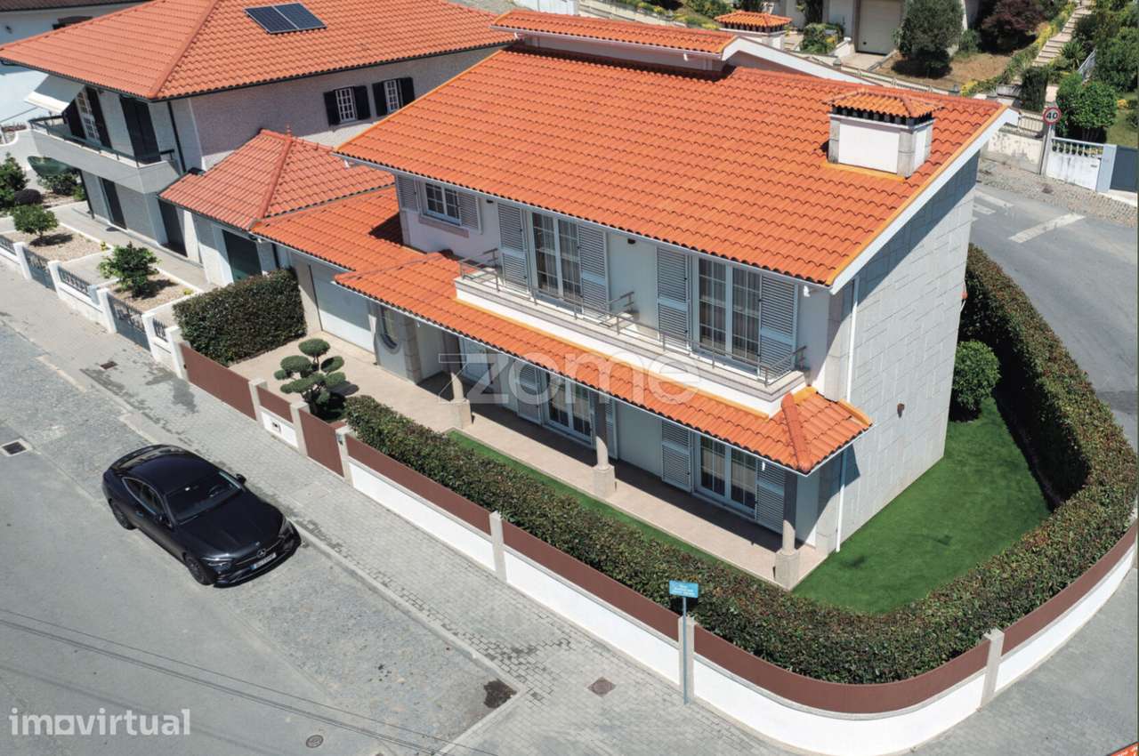 Moradia T3 (todos os quartos suite), jardim, garagem, um piso amplo. - Grande imagem: 3/60