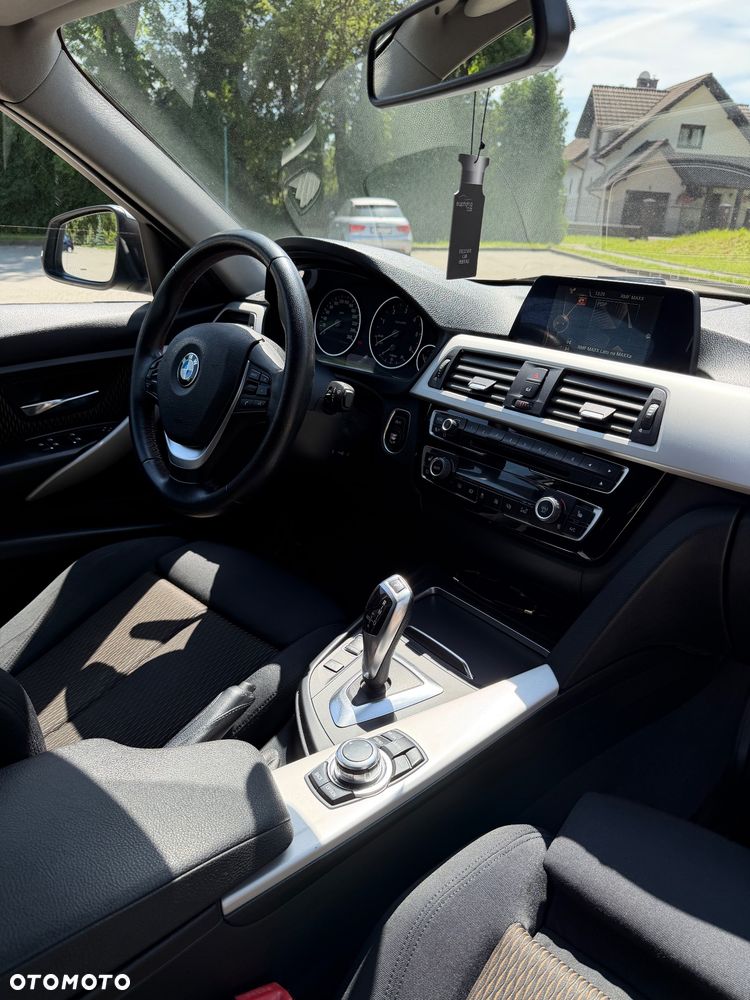 BMW Seria 3 318d Sport Line - 9