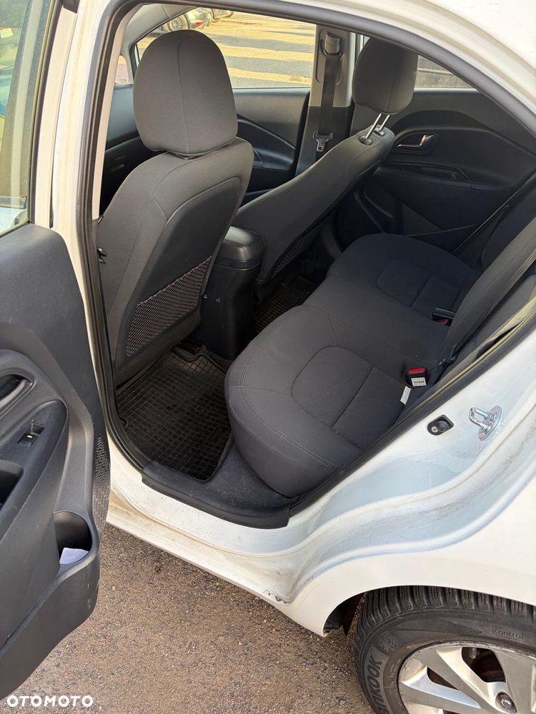Kia Rio - 9