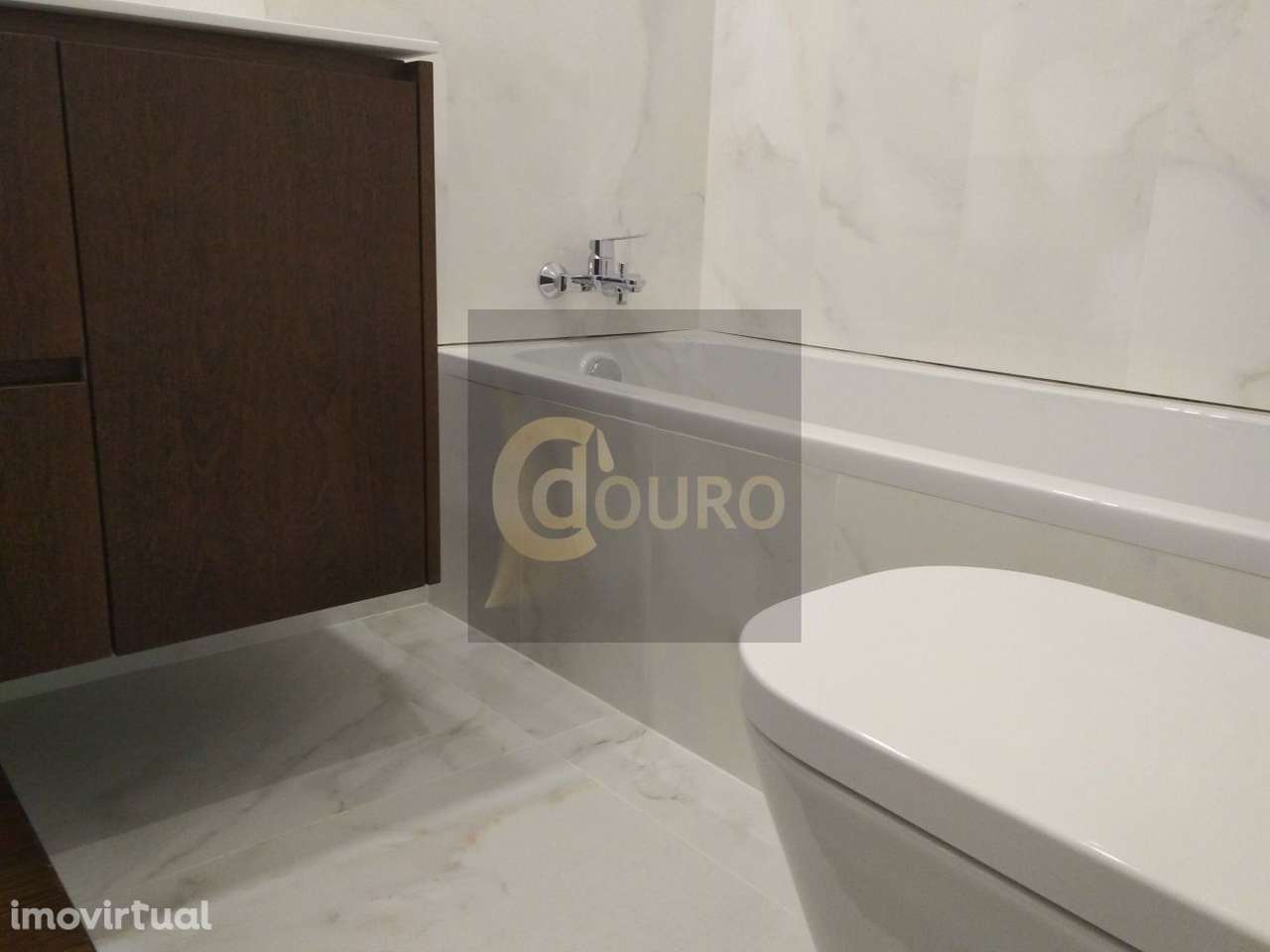 APARTAMENTO T4 JUNTO DA ROTUNDA BOAVISTA - Grande imagem: 2/4