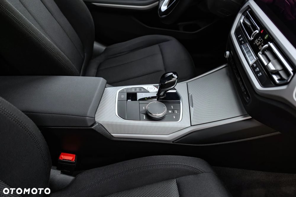 BMW Seria 3 320i - 30