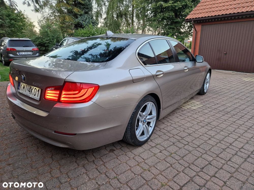 BMW Seria 5 528i xDrive - 4