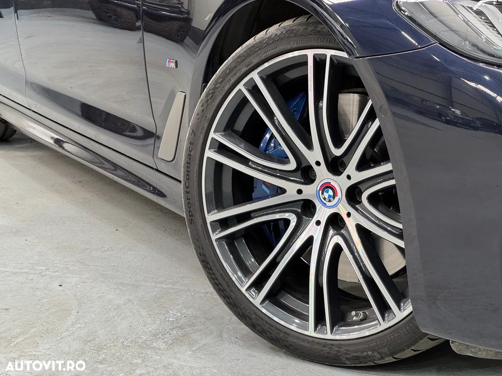 BMW M5 M550i xDrive AT - 40
