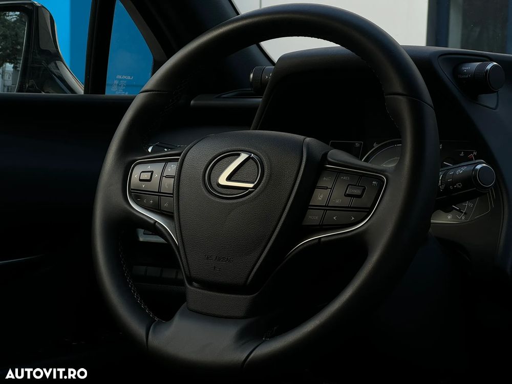 Lexus UX 250h FWD Executive - 20