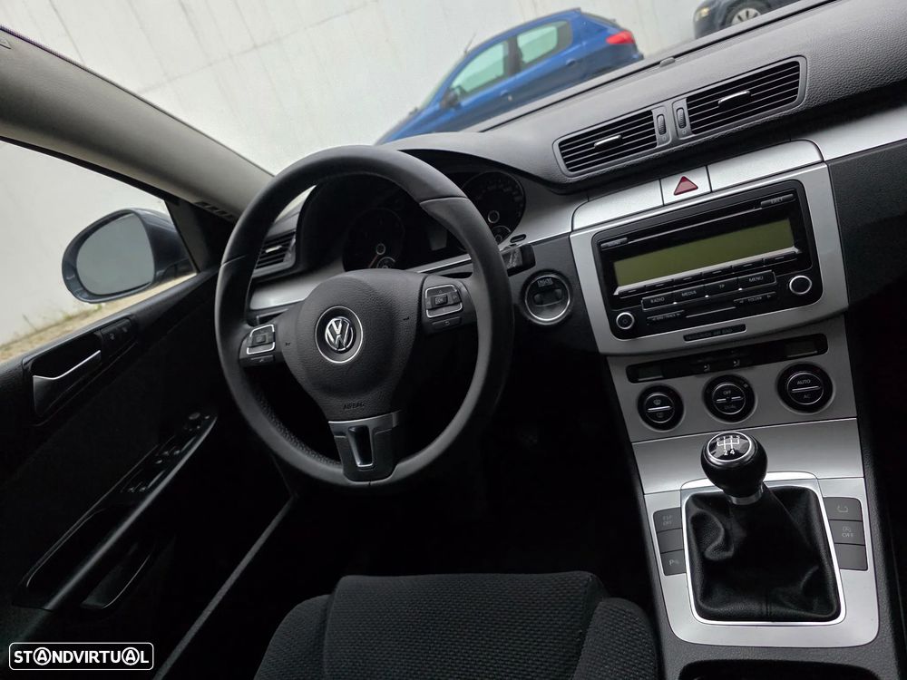 VW Passat Variant 1.6 TDI Confortline BlueMotion - 38